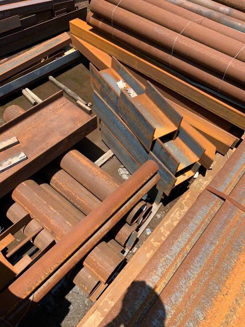 Ong sat va thep hinh phe lieu