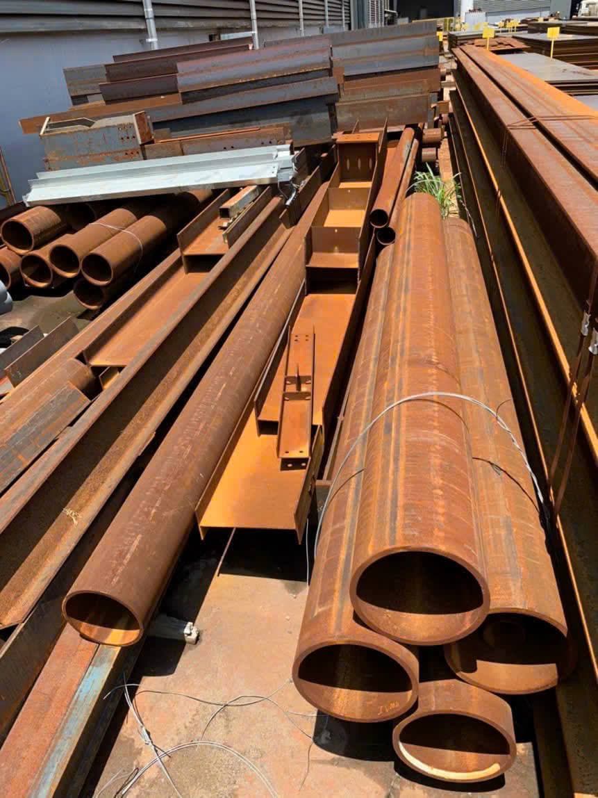 Thep hinh va ong sat chat bai