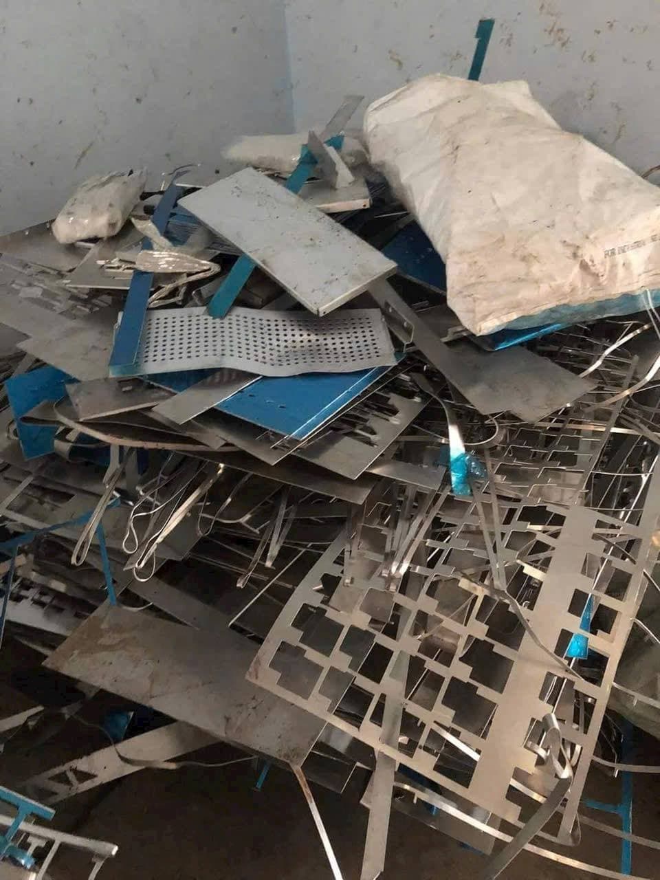 Tam inox va nhom phe lieu ton kho