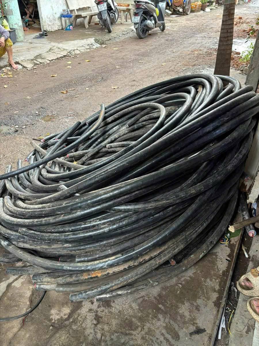 Cap day lon phe lieu ngoai bai