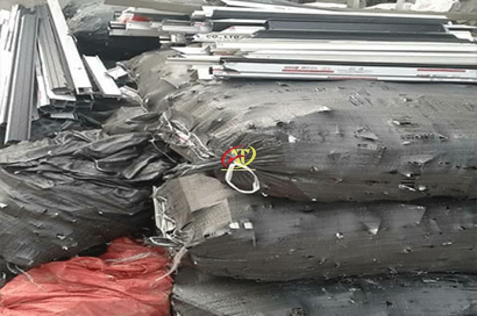 Xe tai van chuyen phe lieu tai bai